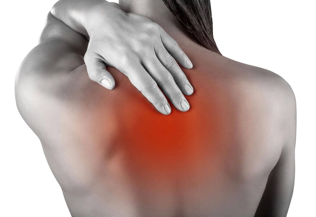 Болка в гърба в областта на лопатката, причинена от заболяване или нараняване