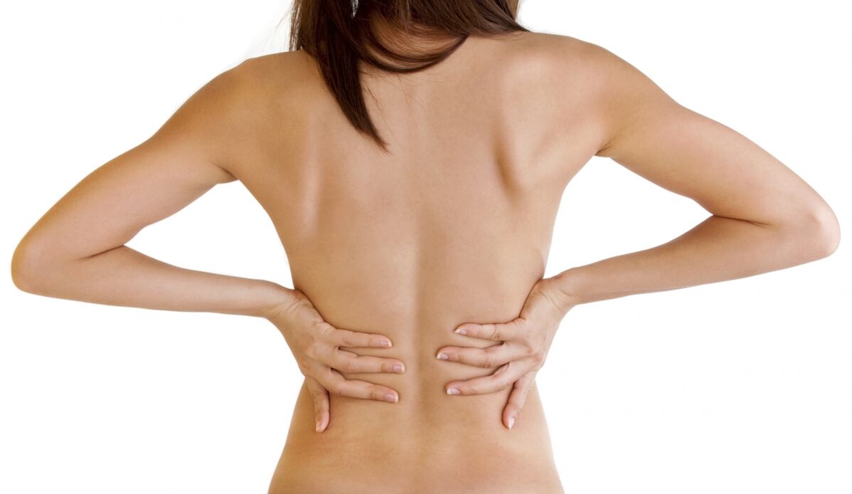 На втория етап на гръдна остеохондроза се появява болка в гърба